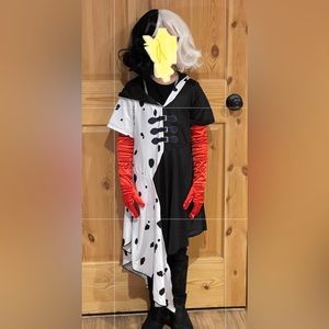 Girls Cruella costume. Size says 140..it fits S/M girl